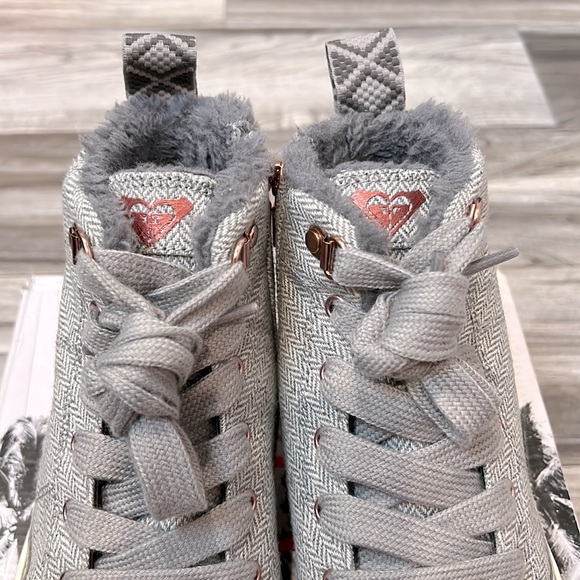 Cute Roxy Gray Ivan Fur Mid-top Side Zip Boots in Size 6 - Picture 3 of 8